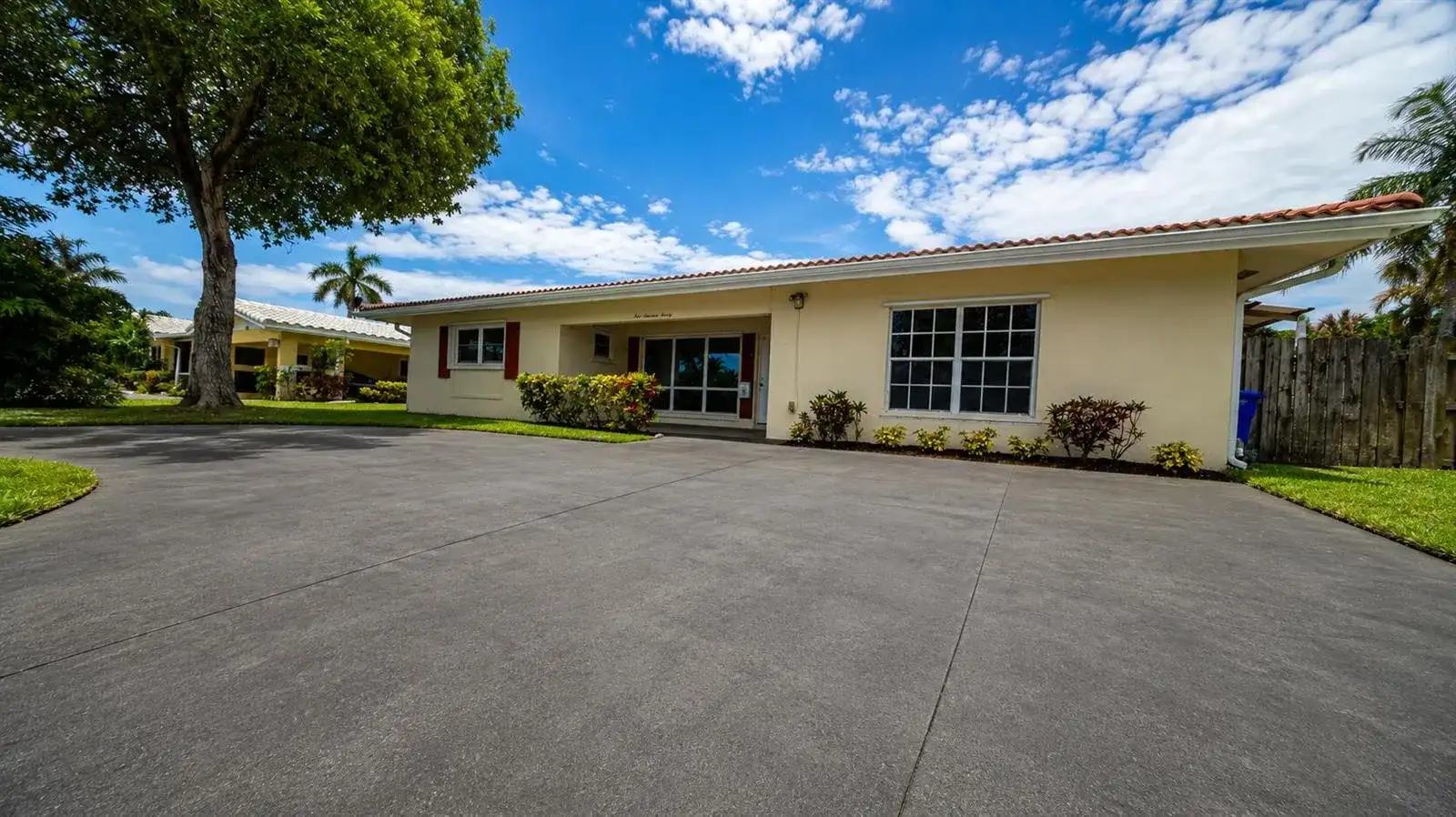 420 SE 4th Court, Pompano Beach FL 33060 photo 2