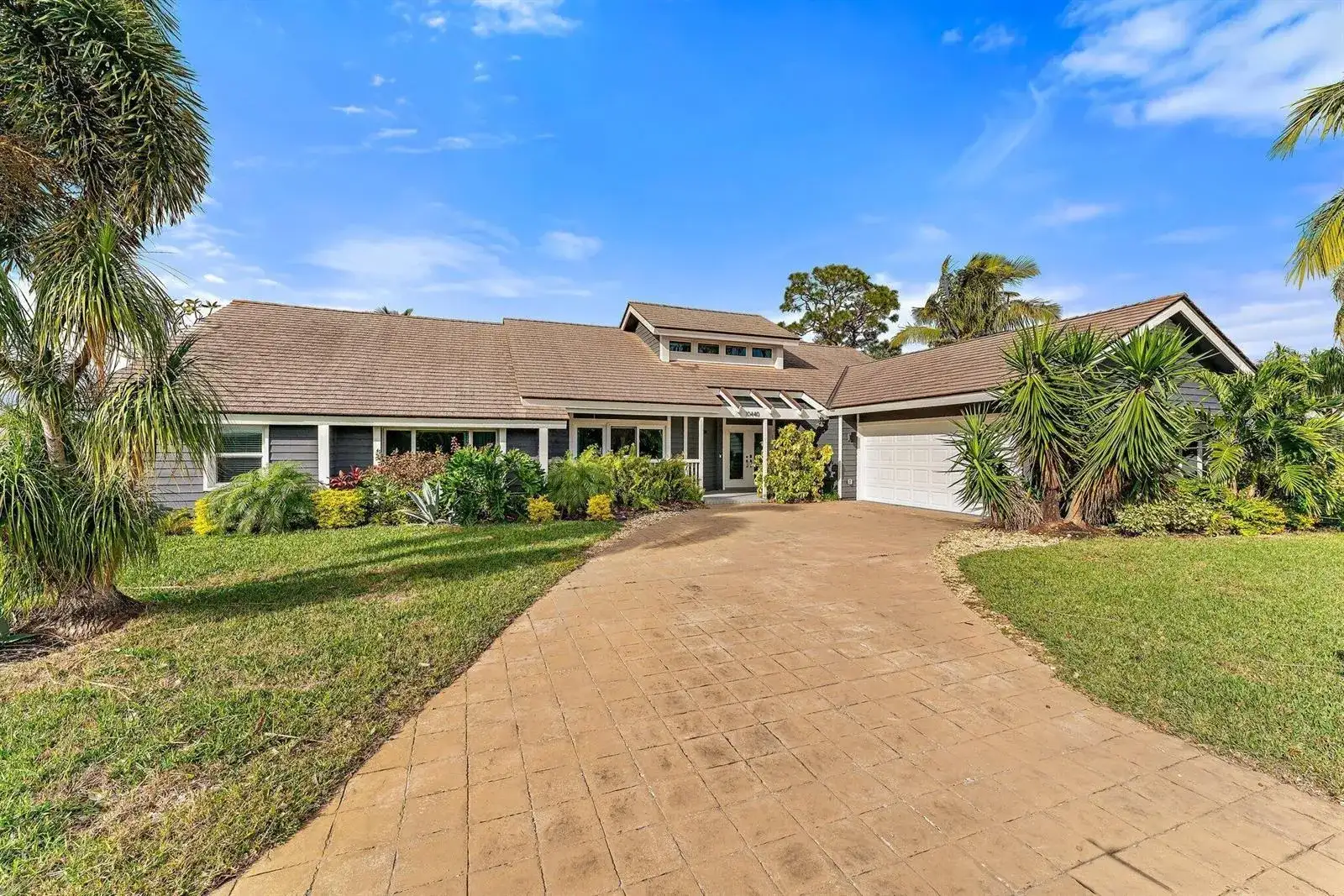 10440 SE Jupiter Narrows Drive, Hobe Sound FL 33455 photo 2