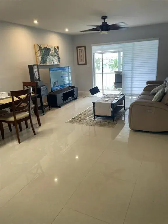 2200 Diana Drive # 315, Hallandale Beach FL 33009