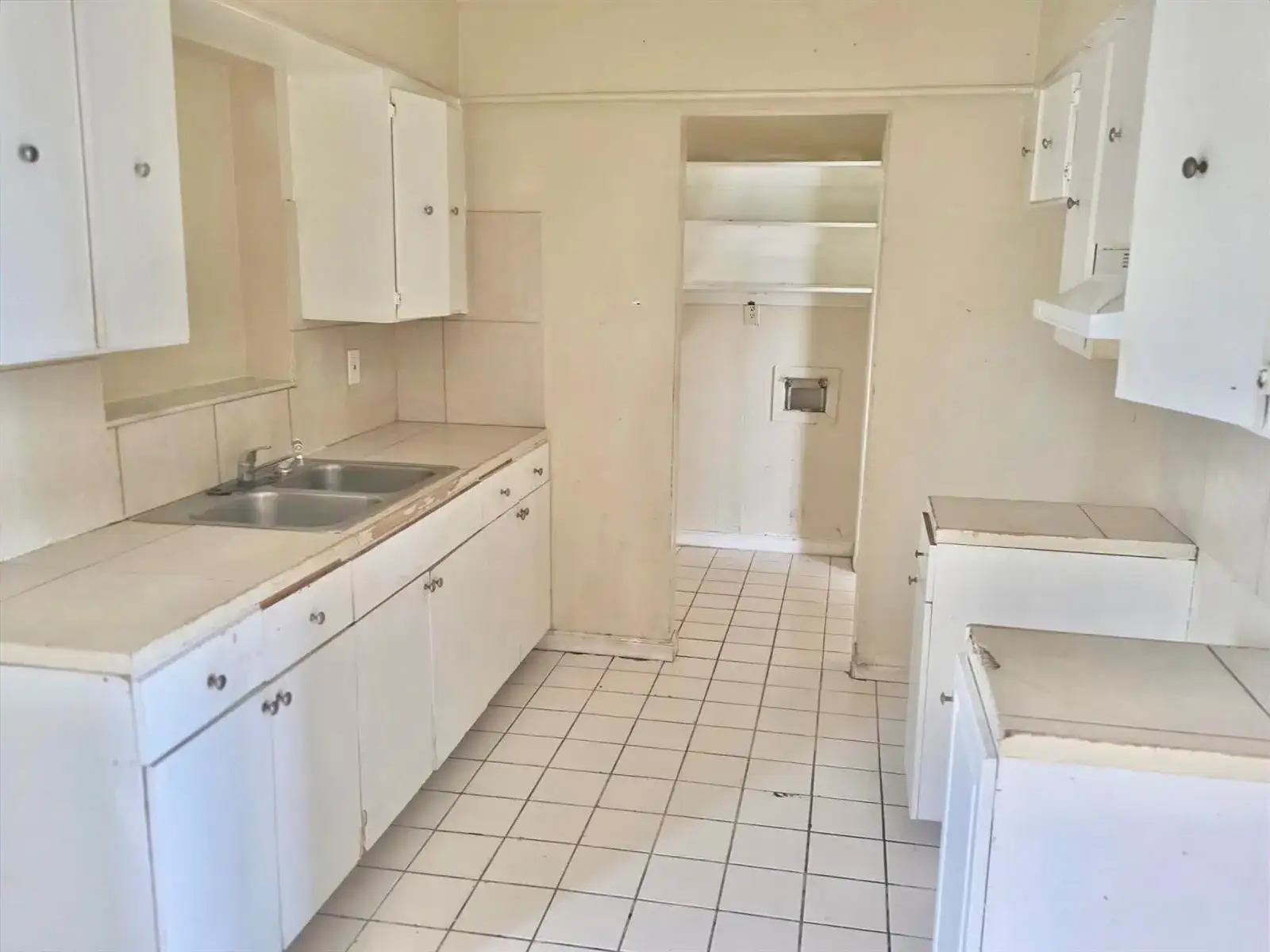 1216 Giller Avenue, Mangonia Park FL 33407 photo 3