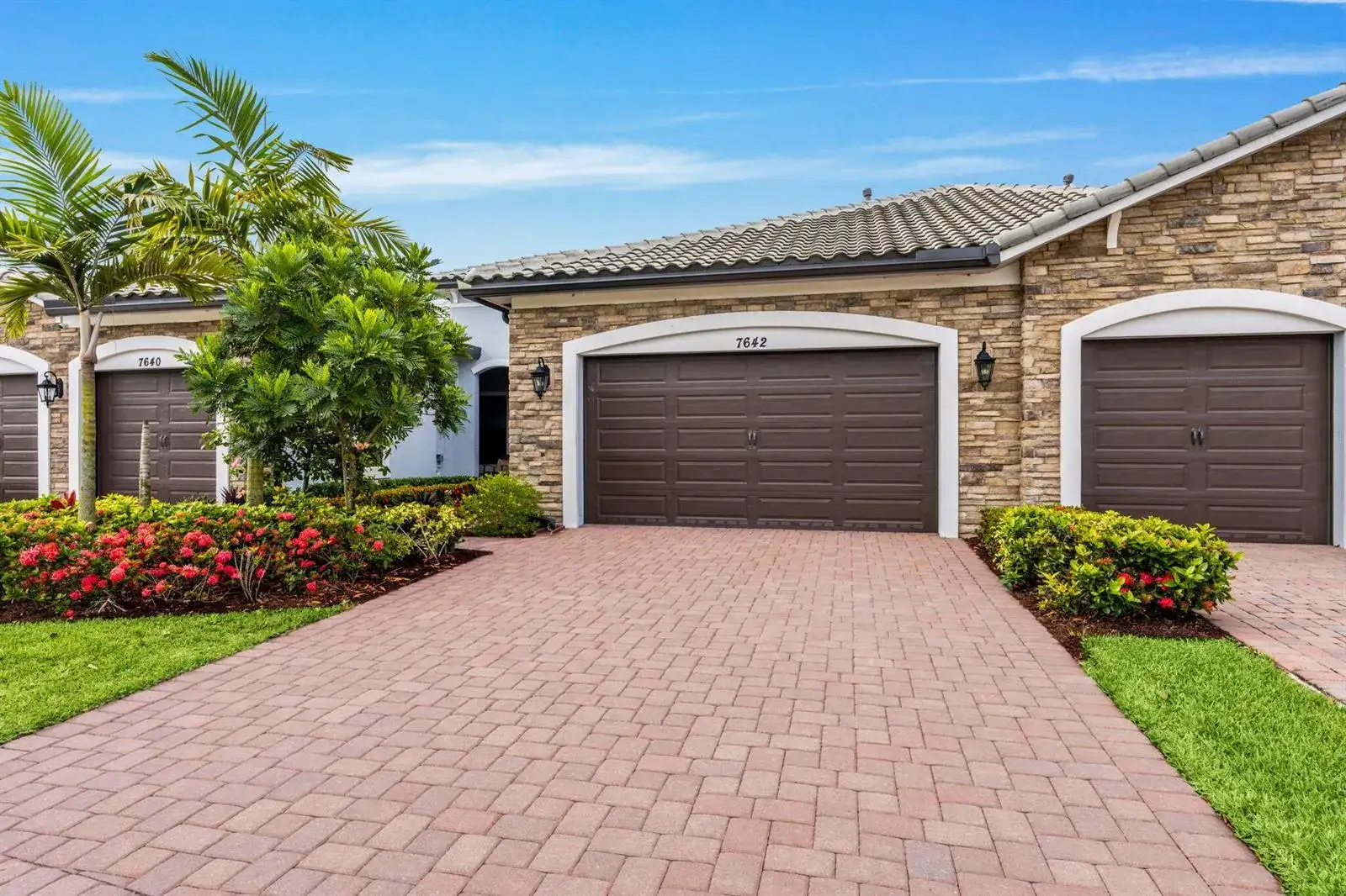 7642 N Blue Spring Drive, Parkland FL 33067 photo 2