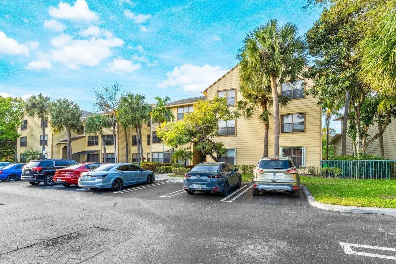 2305 N Congress Avenue # 18, Boynton Beach FL 33426