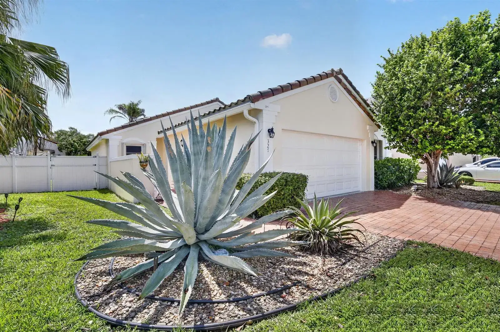 327 SW 191st Terrace, Pembroke Pines FL 33029 photo 3