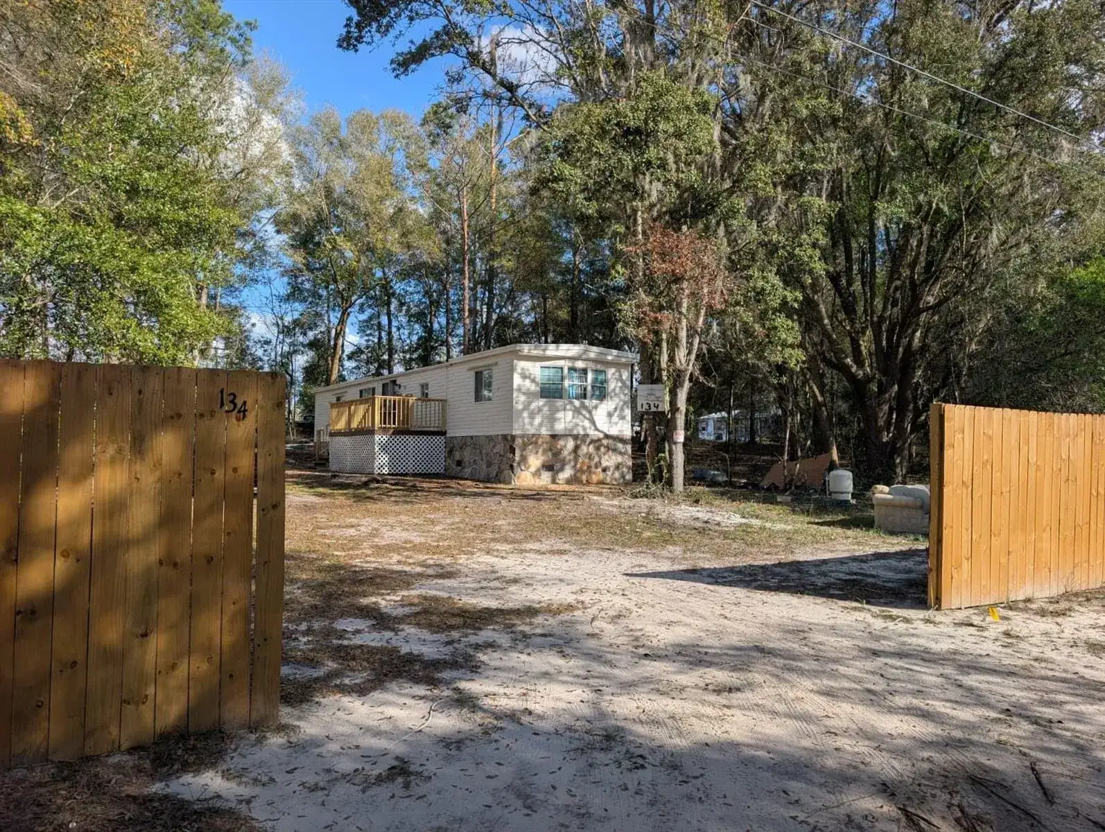 134 John Street, FL 32640 photo 3