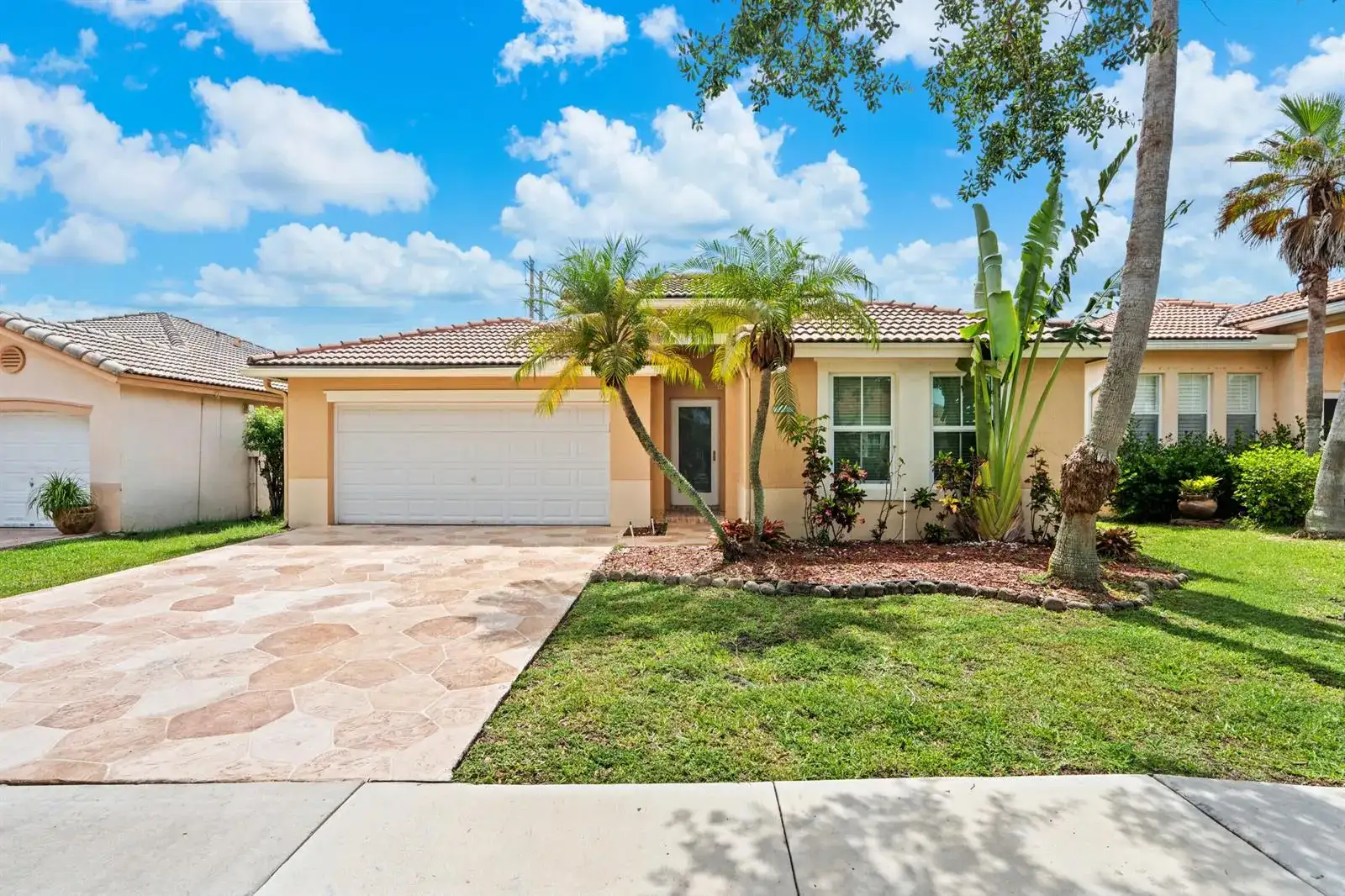 376 E Royal Cove Circle, Davie FL 33325 photo 3