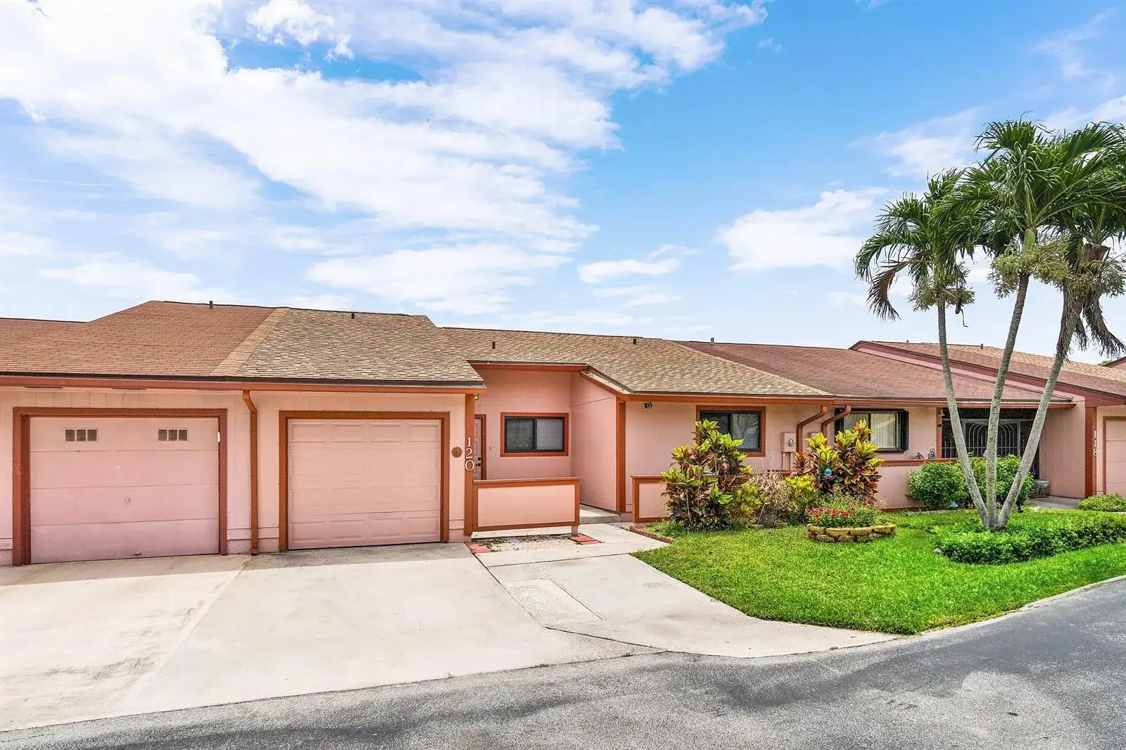 120 Mayfair Lane, Boynton Beach FL 33426 photo 2