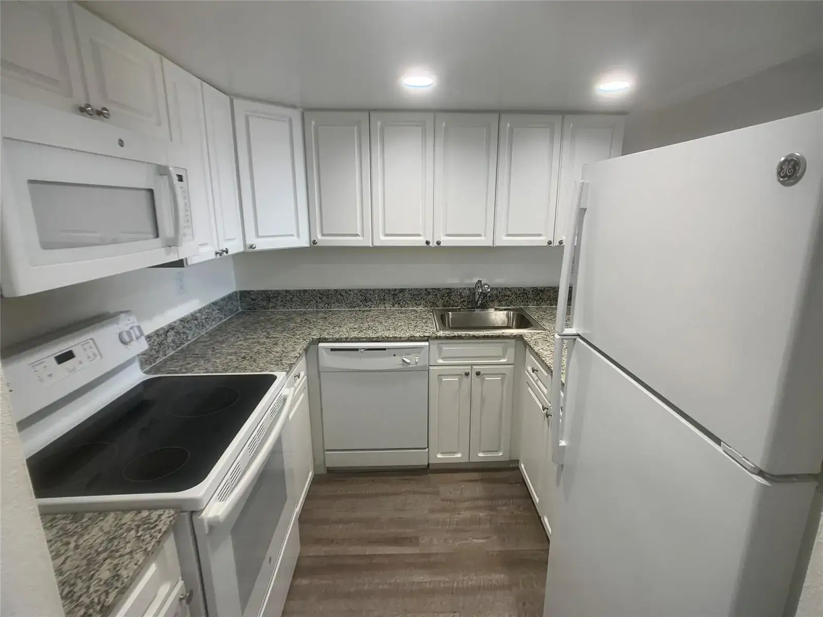 19455 NE 10 Avenue # 307, North Miami Beach FL 33179
