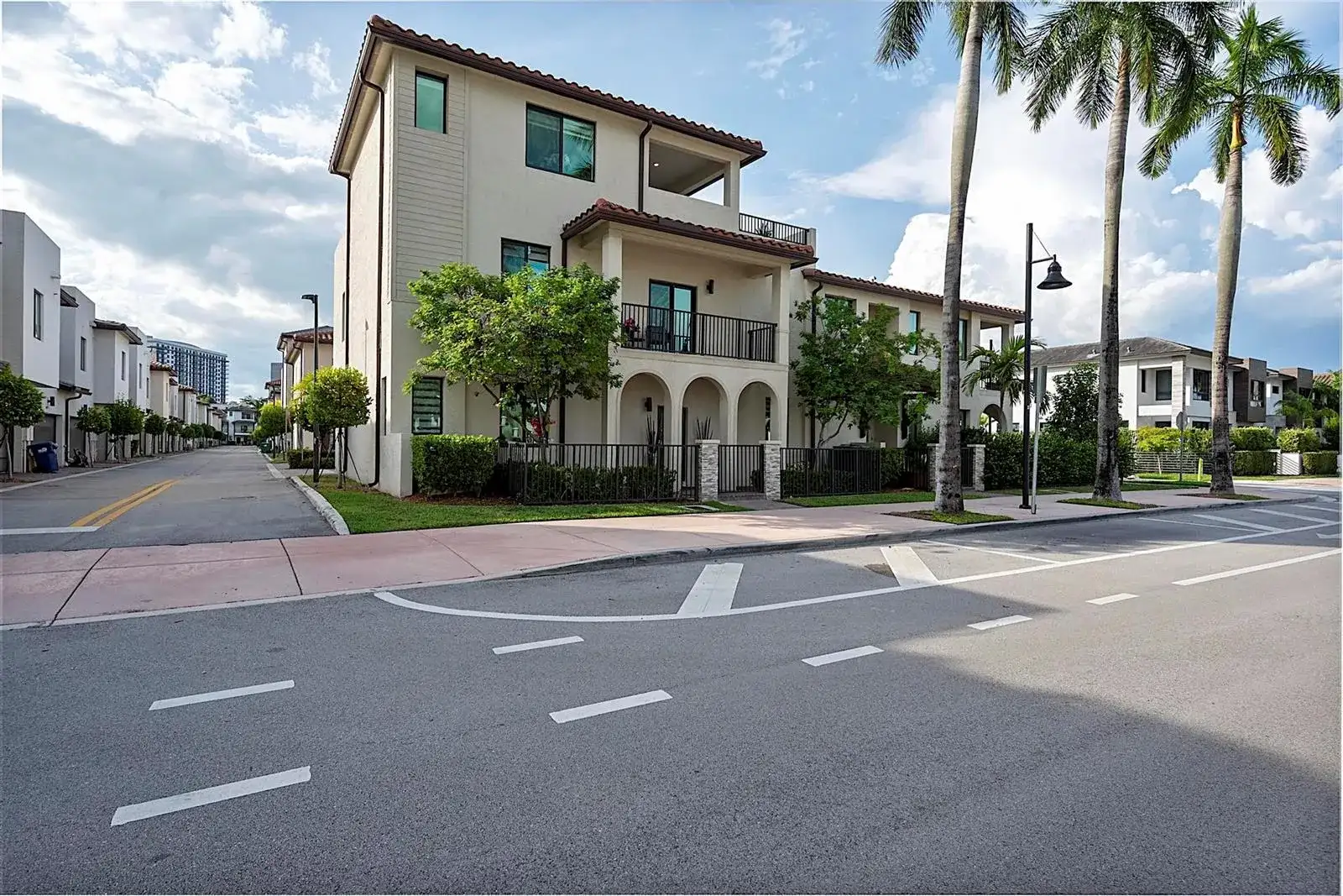 8321 Central Park Boulevard, Doral FL 33166 photo 2