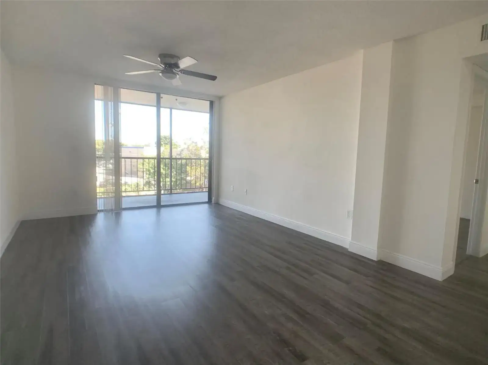 19455 NE 10 Avenue # 505, North Miami Beach FL 33179 photo 2
