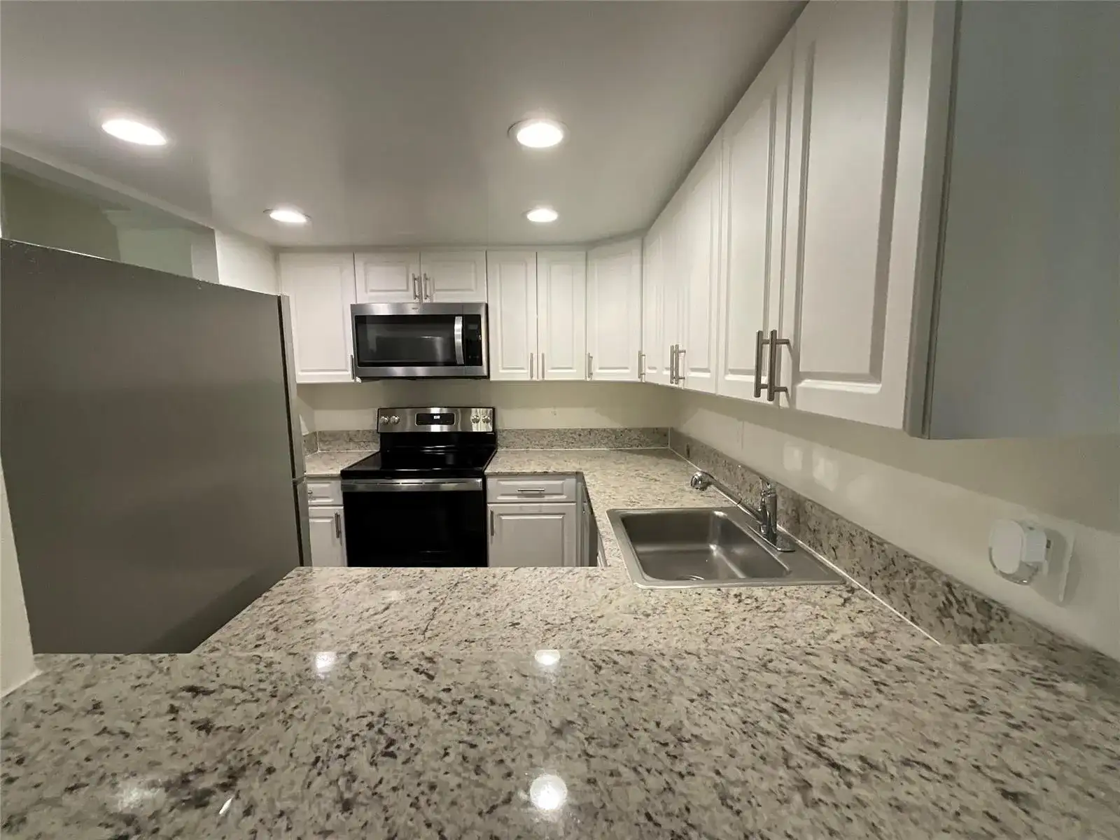 19455 NE 10 Avenue # 514, North Miami Beach FL 33179 photo 2