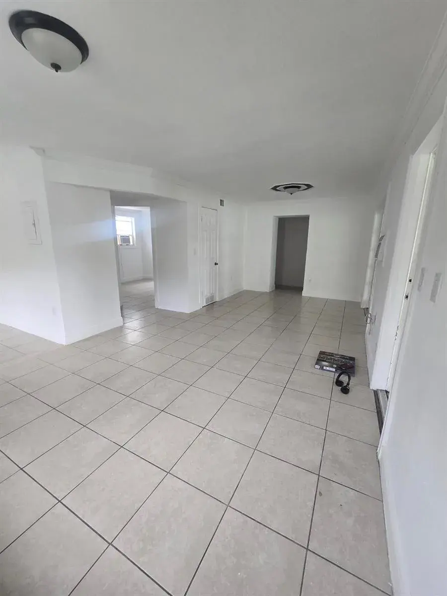 6209 Grant Street, Hollywood FL 33024