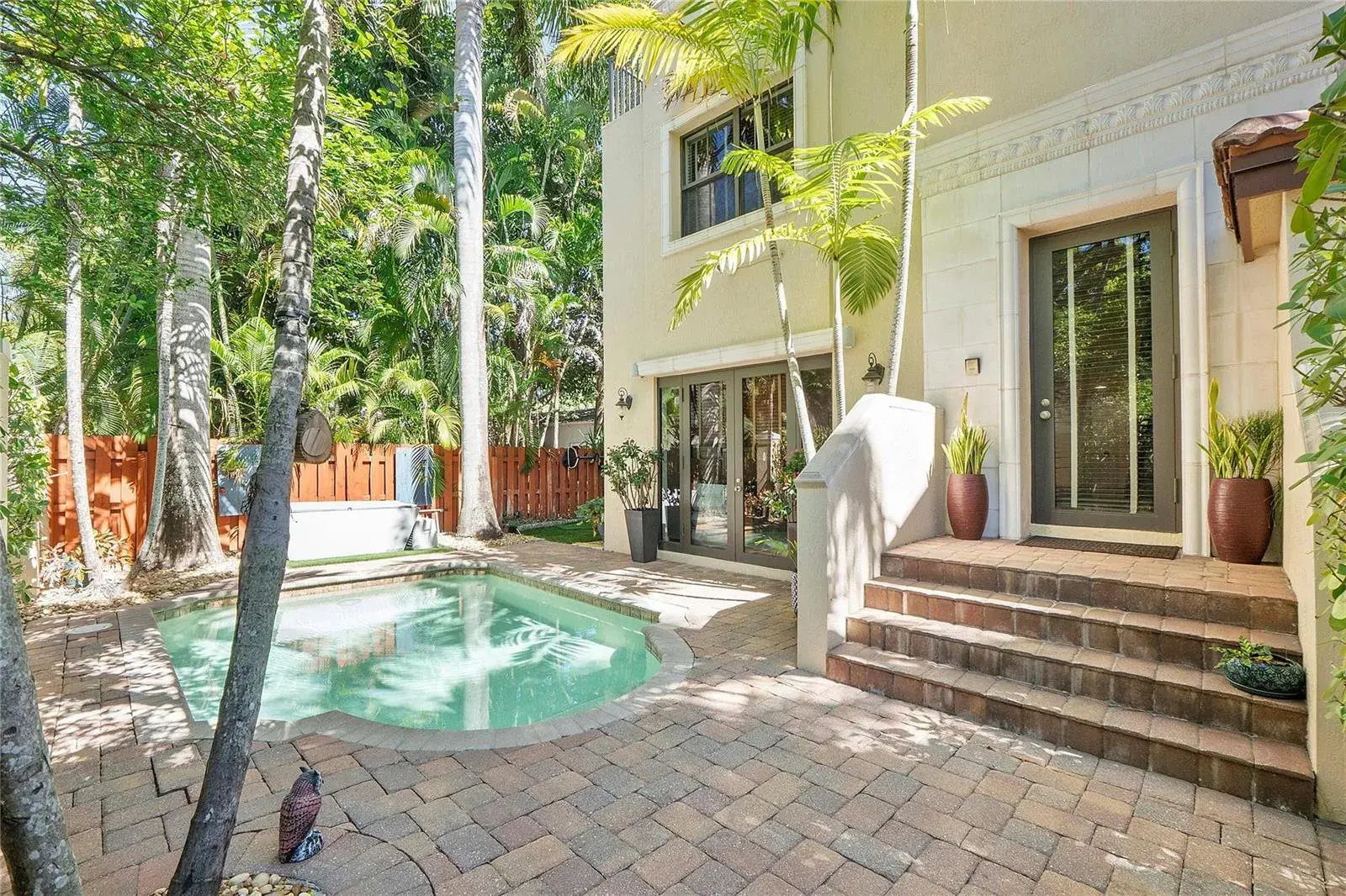 430 NE 7th Avenue # 430, Fort Lauderdale FL 33301
