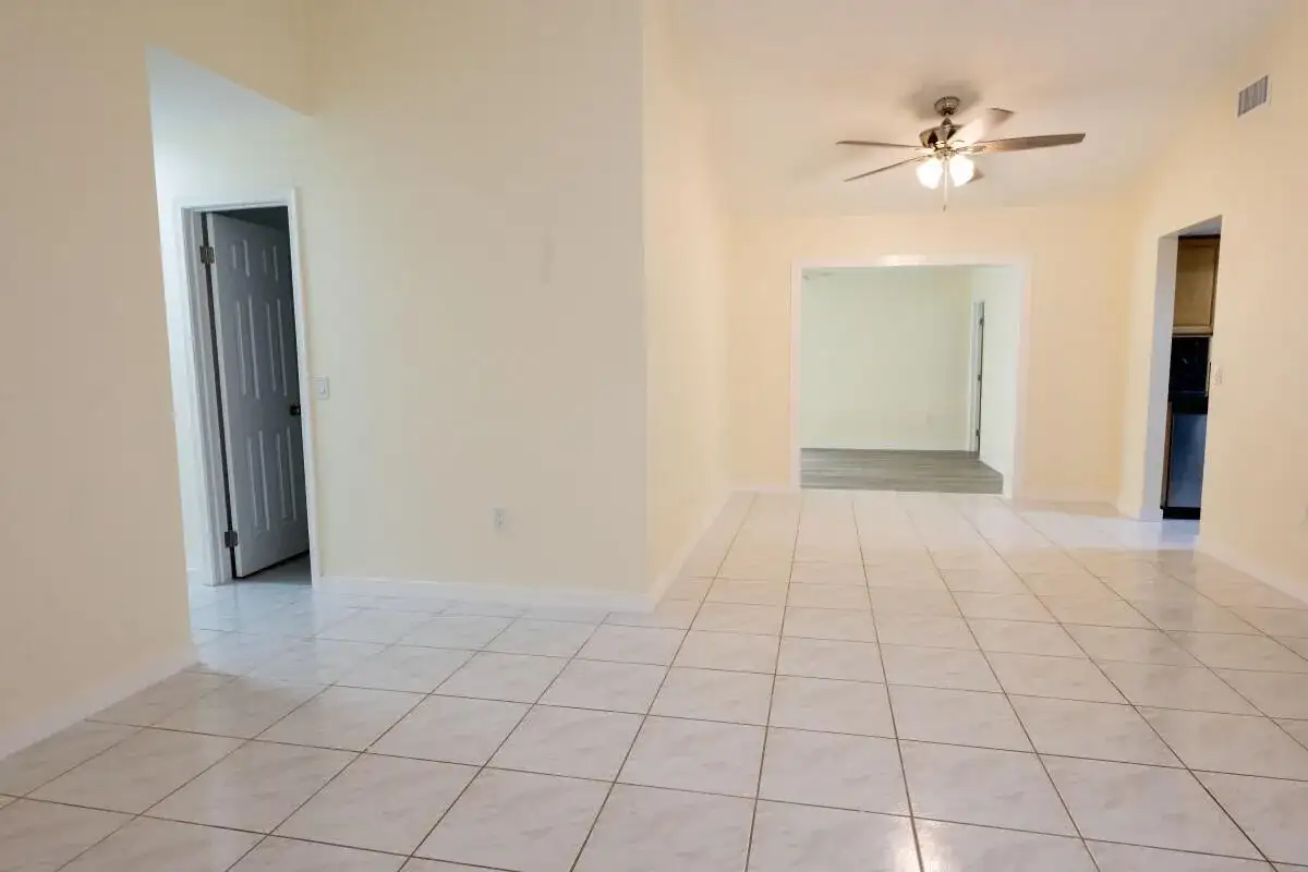 11500 NW 35th Place, Sunrise FL 33323 photo 4