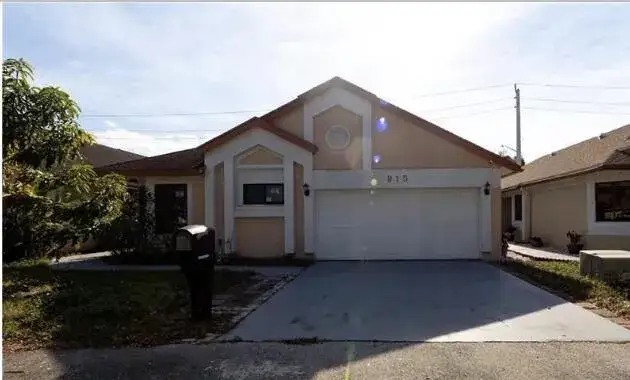 915 Buttonwood Avenue, North Lauderdale FL 33068