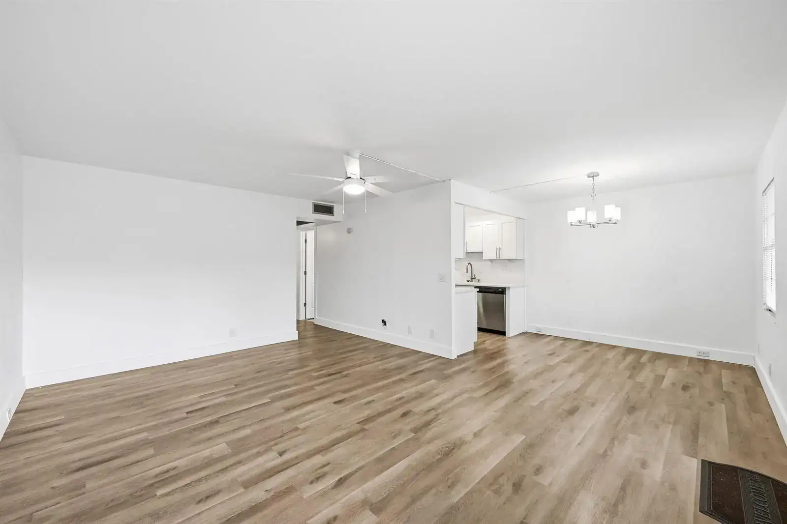 1043 Cornwall C, Boca Raton FL 33434 photo 4