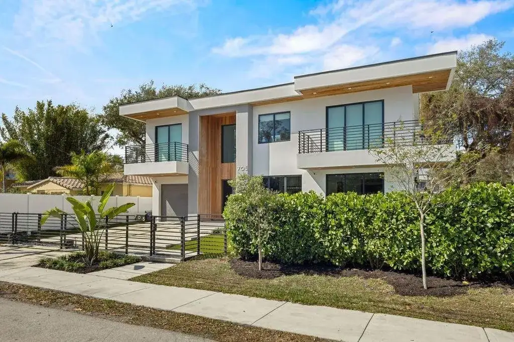 705 SW 8th Terrace, Fort Lauderdale FL 33315 photo 3