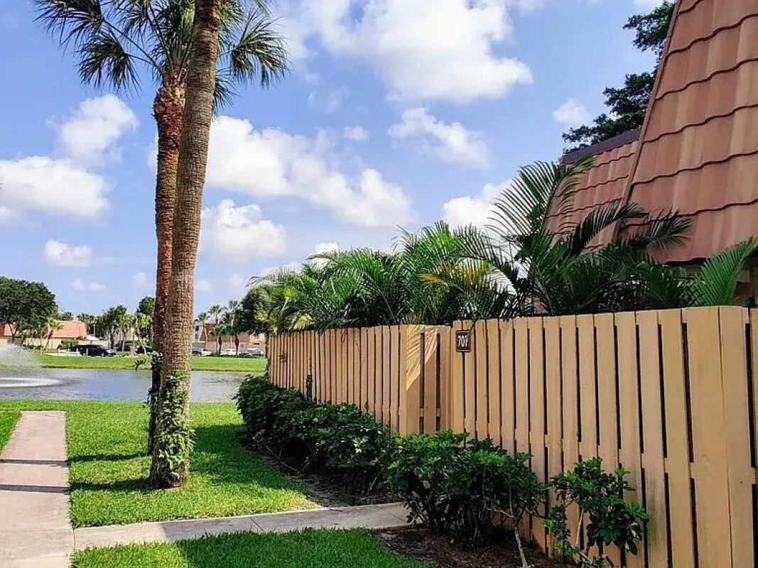 707 Mill Valley Place, West Palm Beach FL 33409