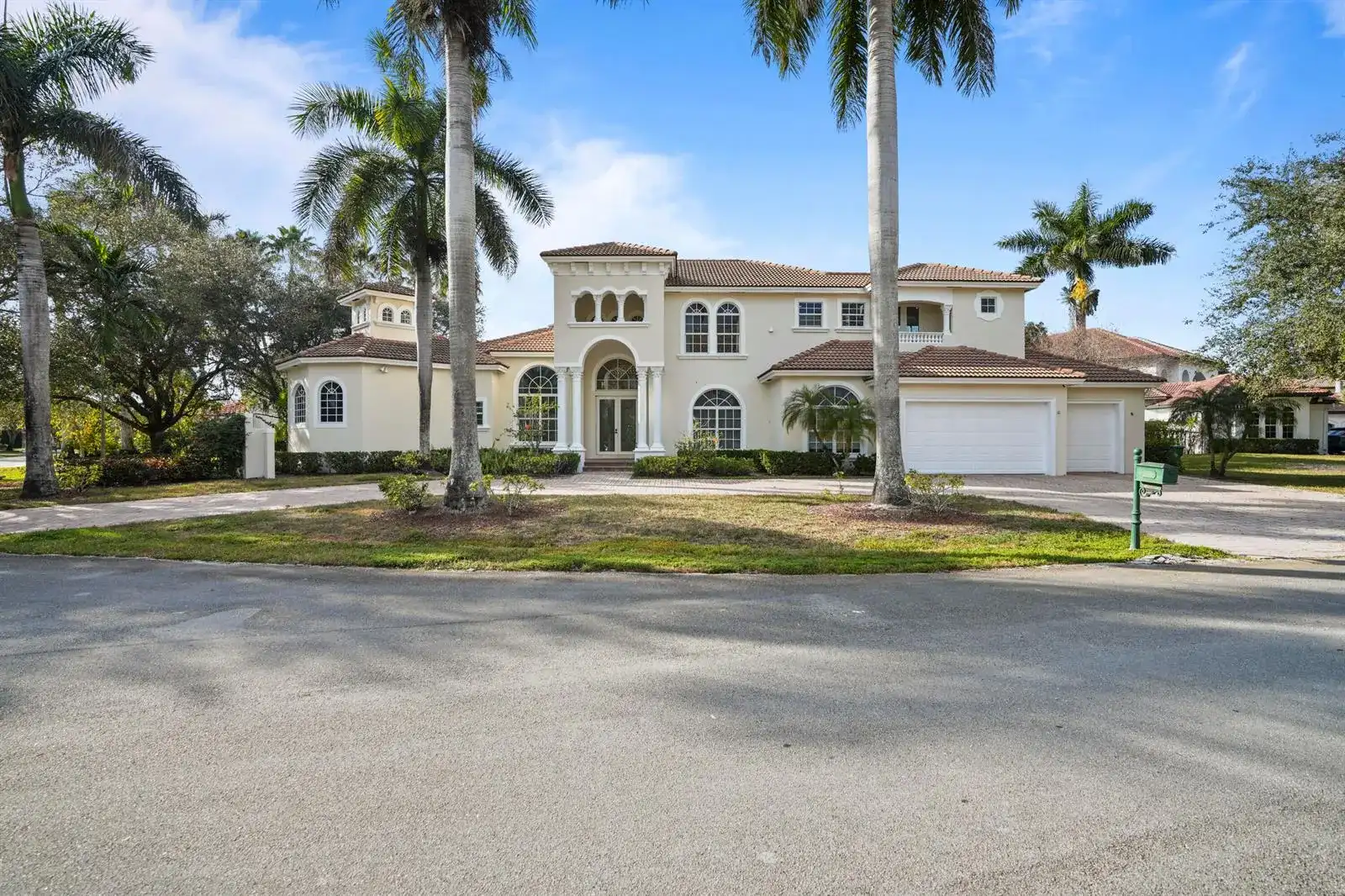 3201 E Stonebrook Circle, Davie FL 33330