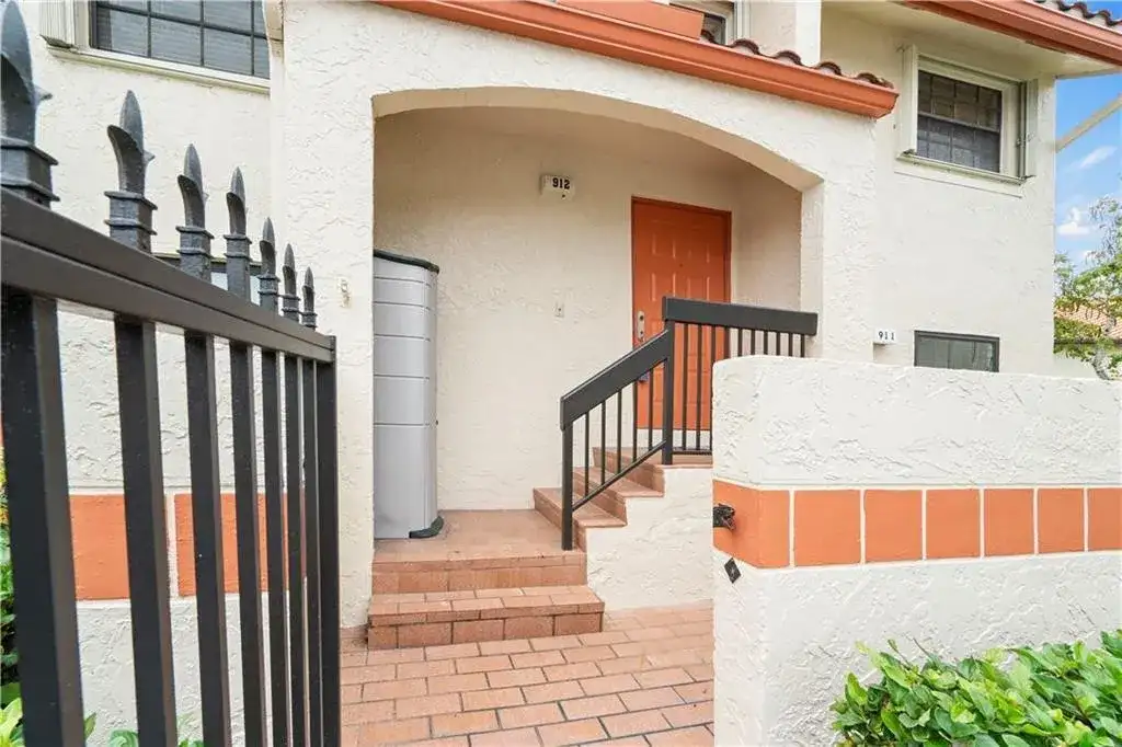 912 Congressional Way, Deerfield Beach FL 33442 photo 2