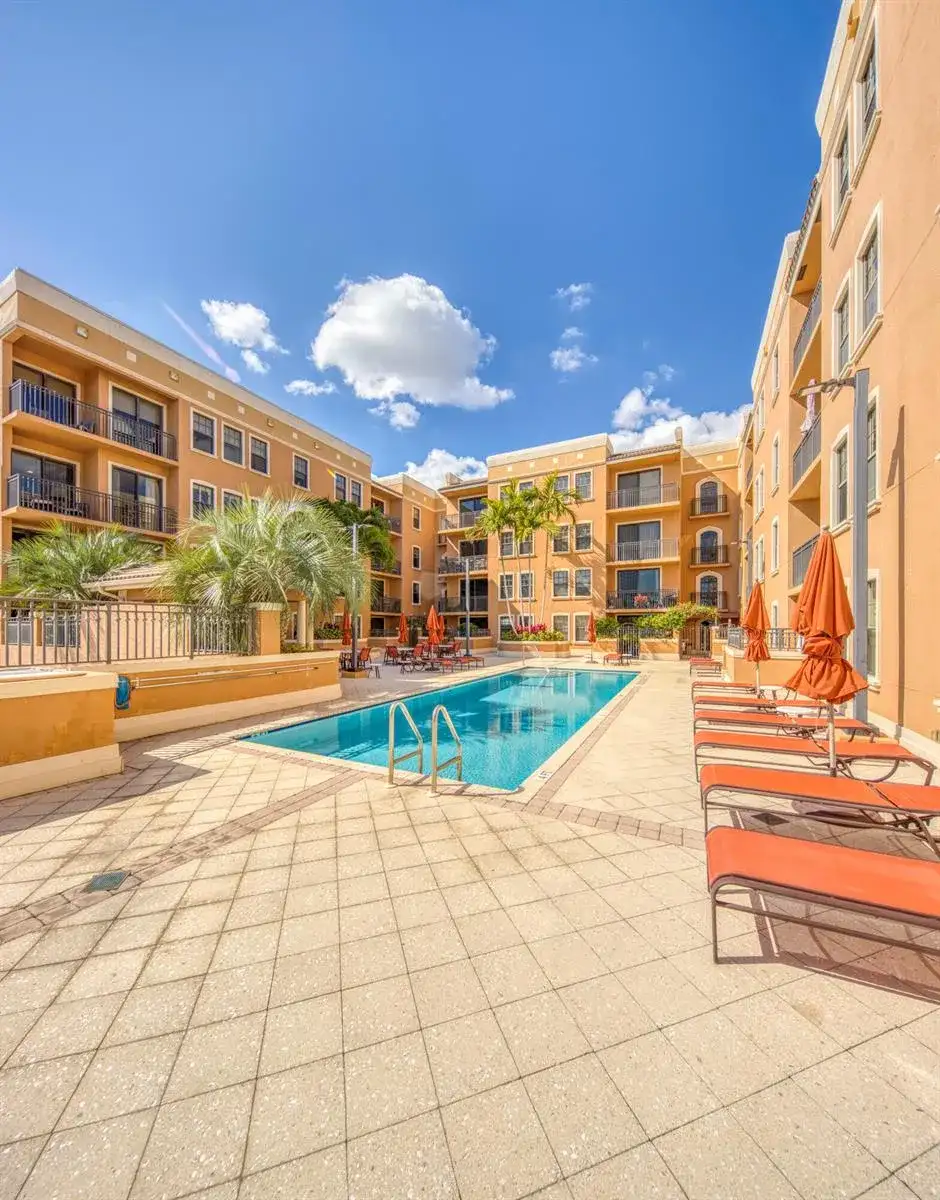 511 Lucerne Avenue # 401, FL 33460 photo 2