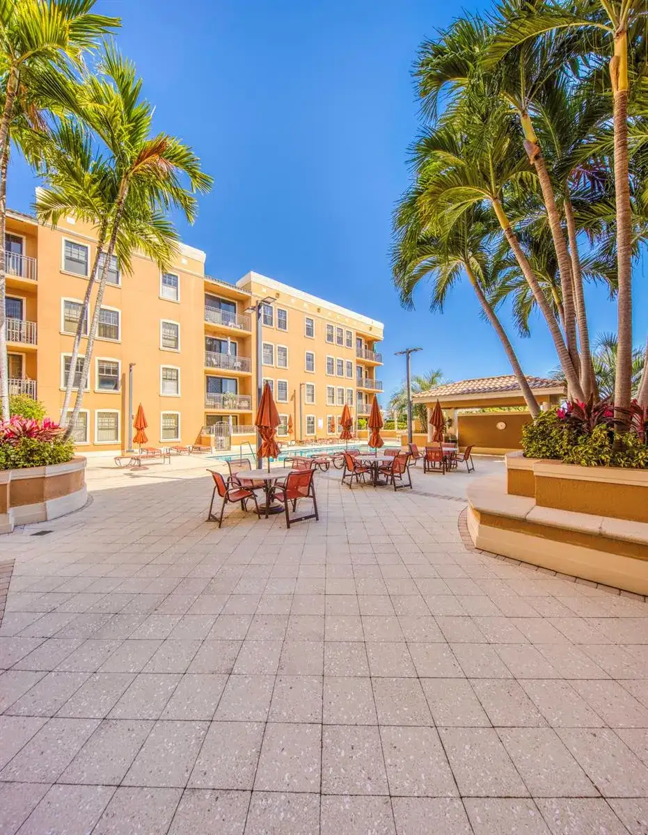 511 Lucerne Avenue # 401, FL 33460 photo 3