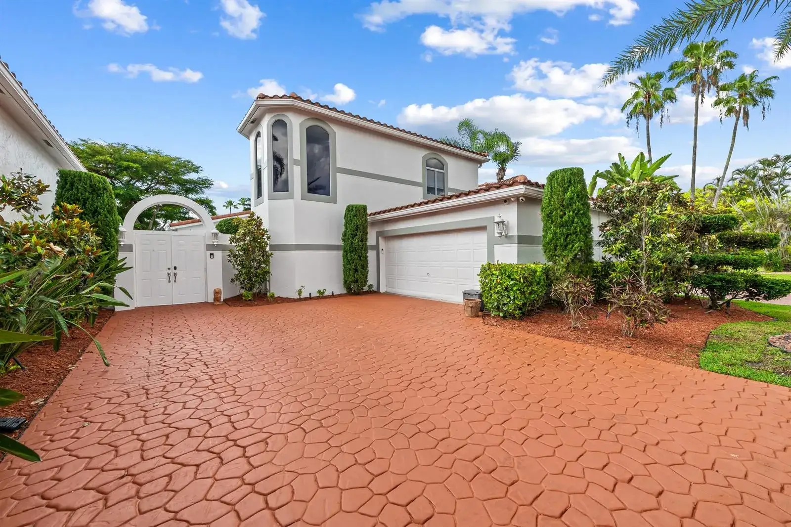 980 Bel Aire Drive West, Pembroke Pines FL 33027
