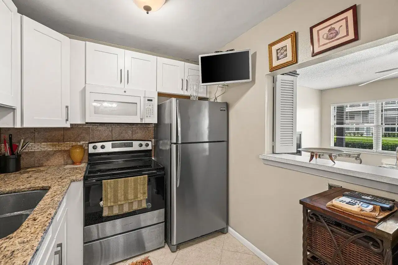 175 Suffolk E, Boca Raton FL 33434 photo 2