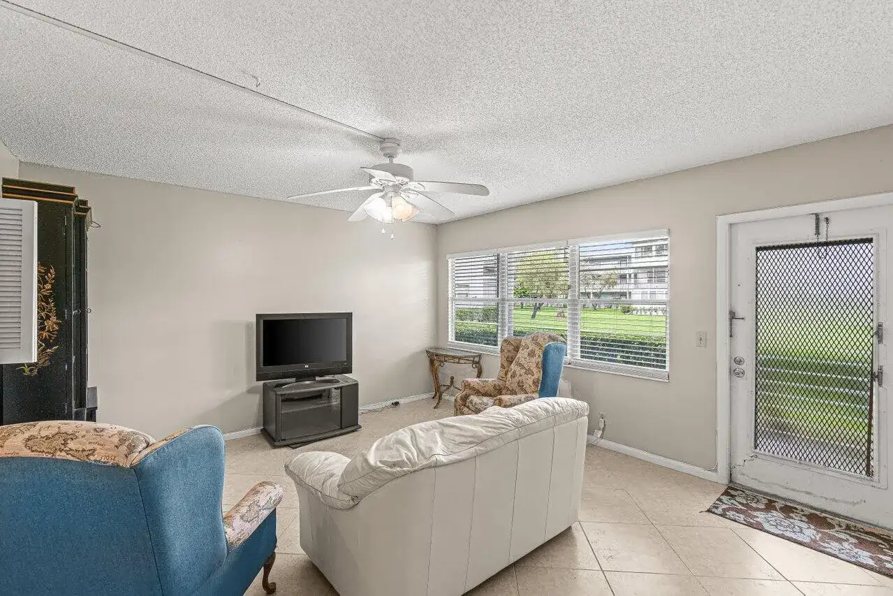 175 Suffolk E, Boca Raton FL 33434 photo 4