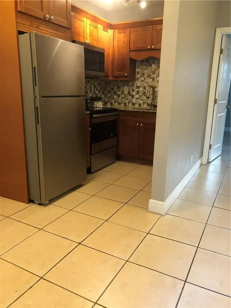 2016 NE 17th Court # 11, Fort Lauderdale FL 33305