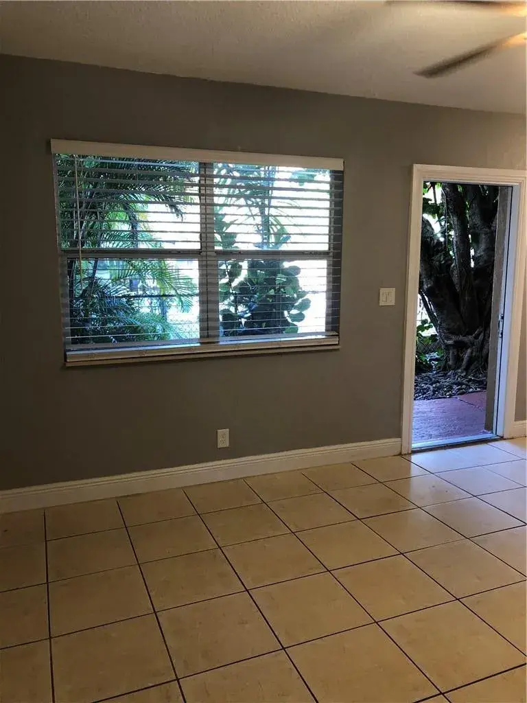 2016 NE 17th Court # 11, Fort Lauderdale FL 33305