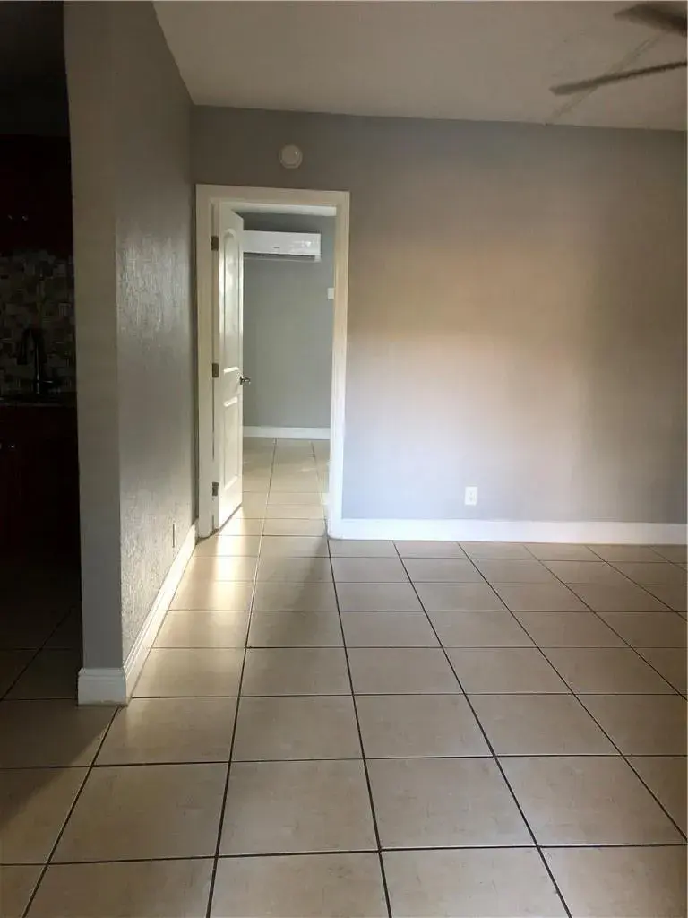 2016 NE 17th Court # 11, Fort Lauderdale FL 33305
