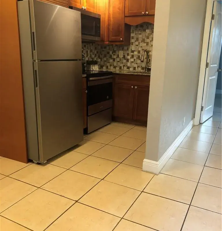 2016 NE 17th Court # 11, Fort Lauderdale FL 33305