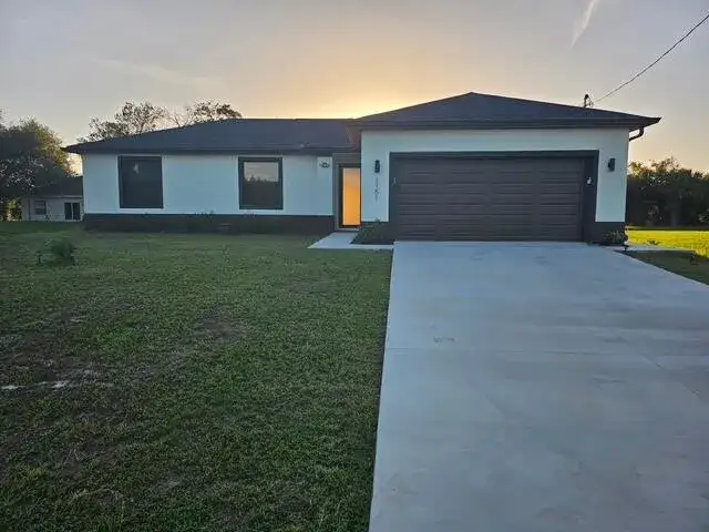 1151 Jabara Circle, FL 33935 photo 2