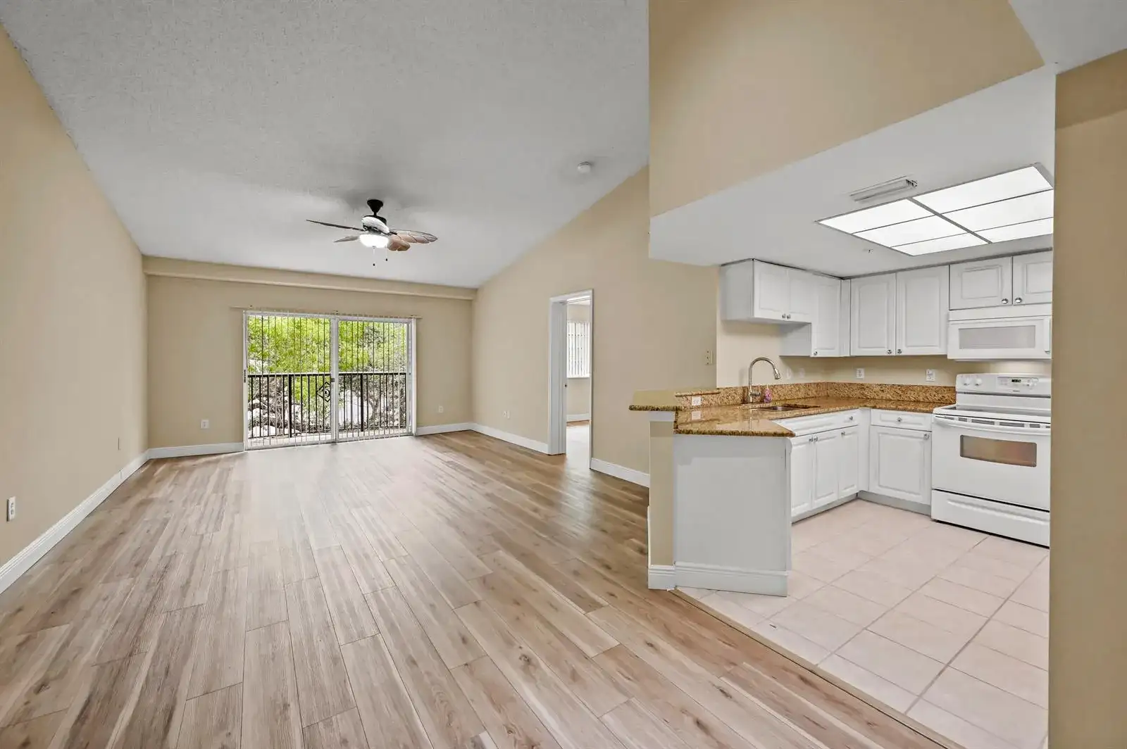 1100 S Crestwood Ct Court S # 1109, Royal Palm Beach FL 33411 photo 4