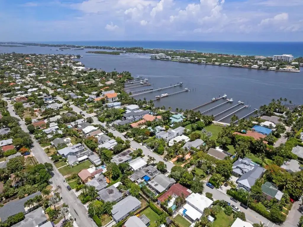 1615 N Lakeside Drive, FL 33460 photo 2