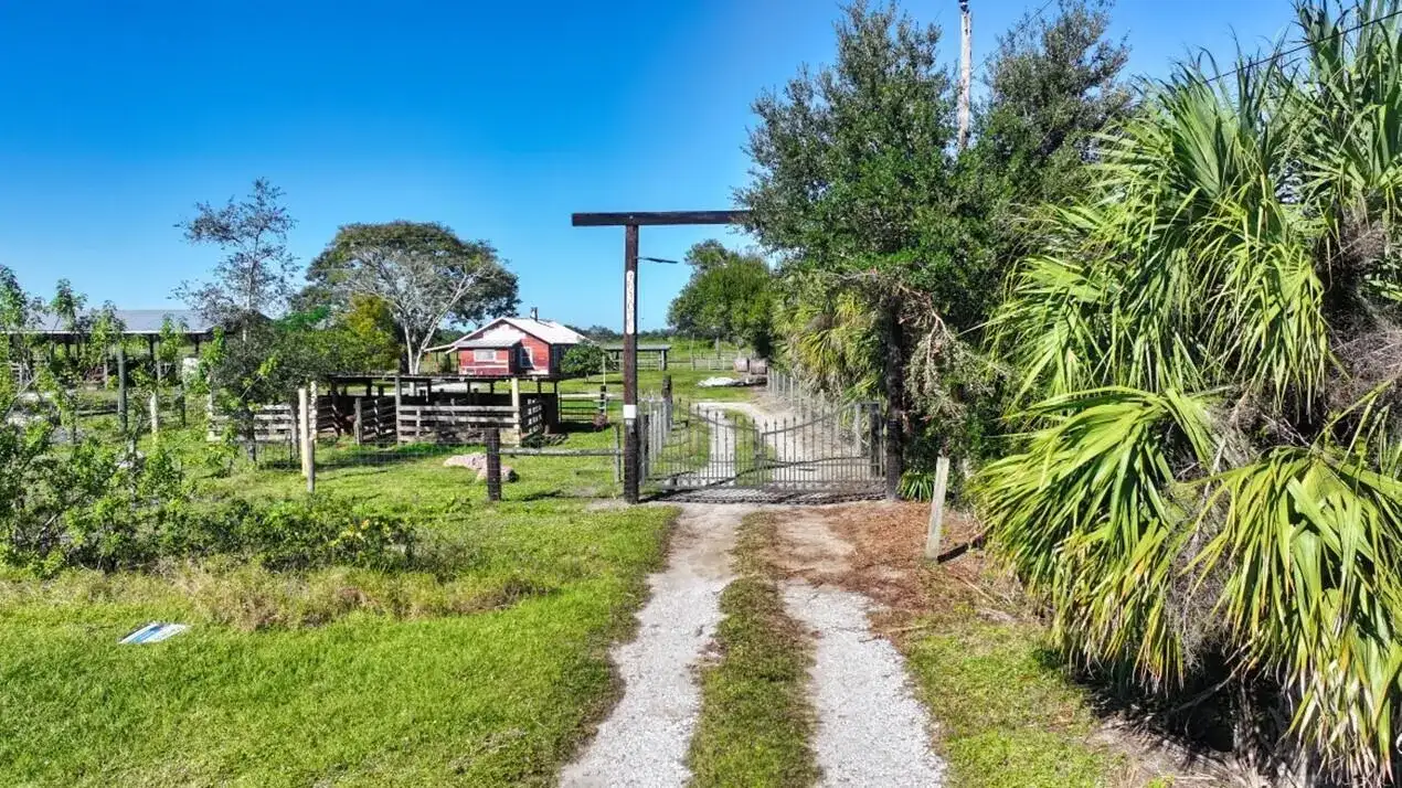 7230 77th Street, Vero Beach FL 32967 photo 3