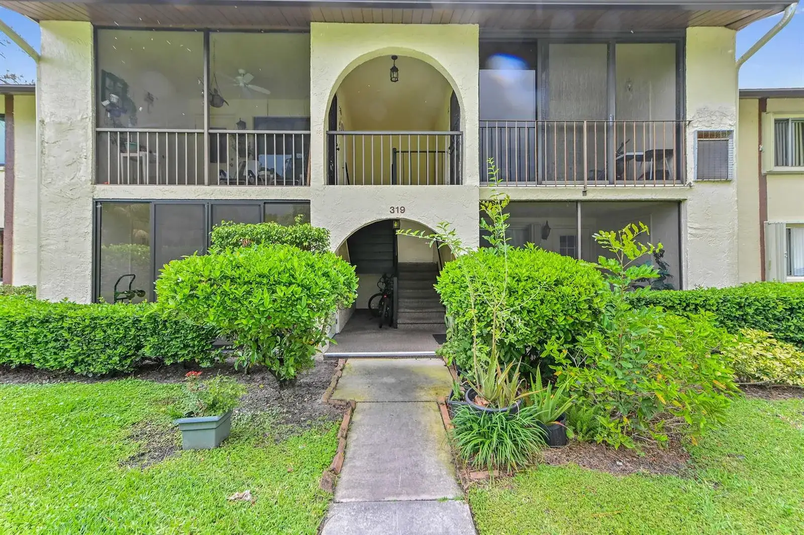 319 Knotty Pine Circle # 1, FL 33463 photo 2