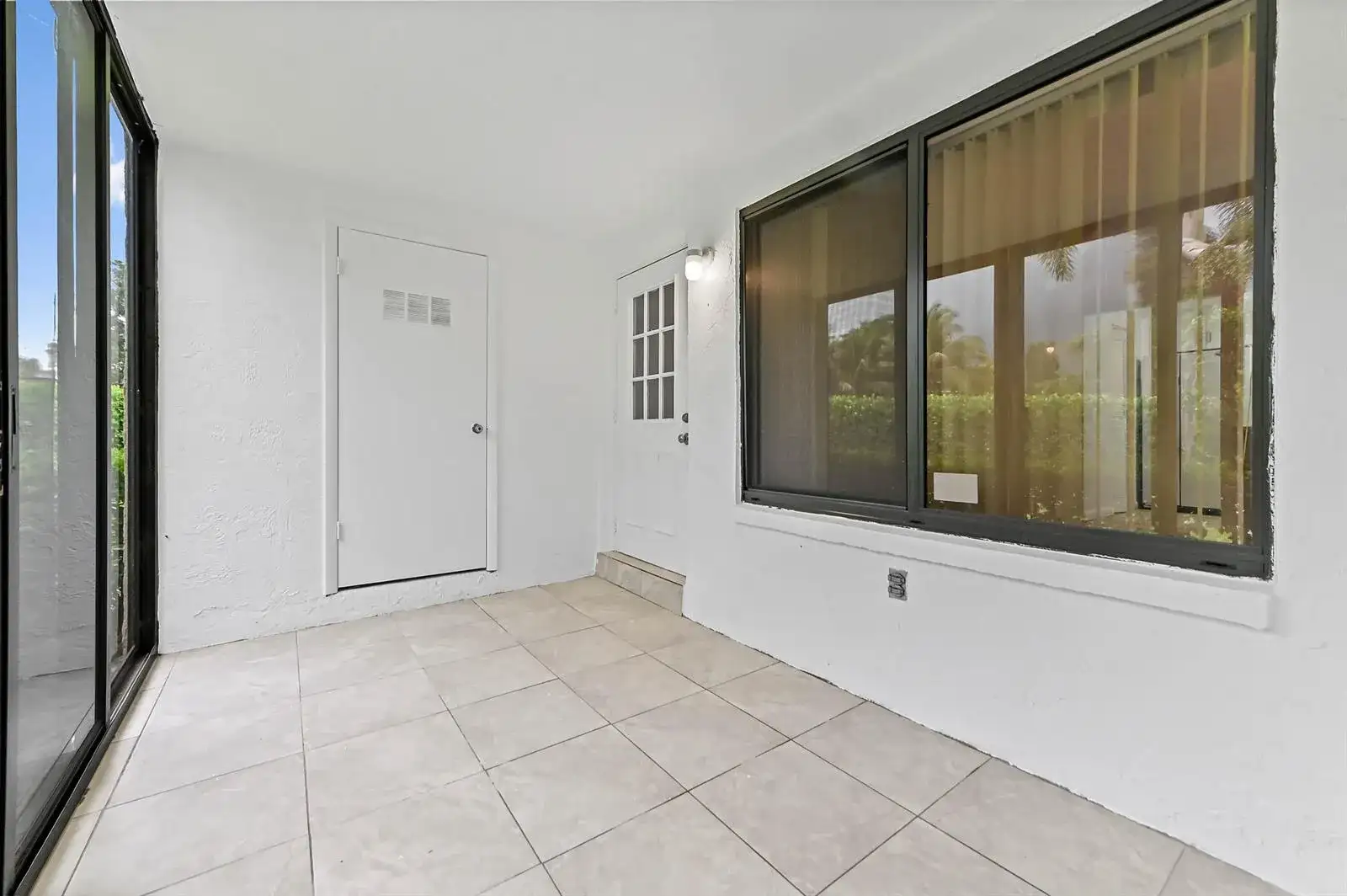 319 Knotty Pine Circle # 1, FL 33463 photo 3