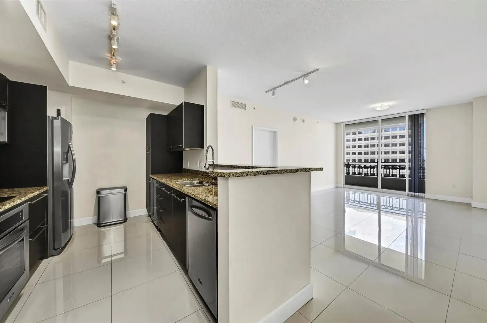 550 Okeechobee Boulevard # 1404, West Palm Beach FL 33401 photo 2
