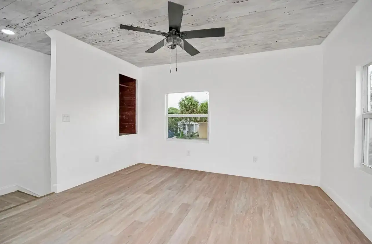 318 N E Street, FL 33460 photo 4