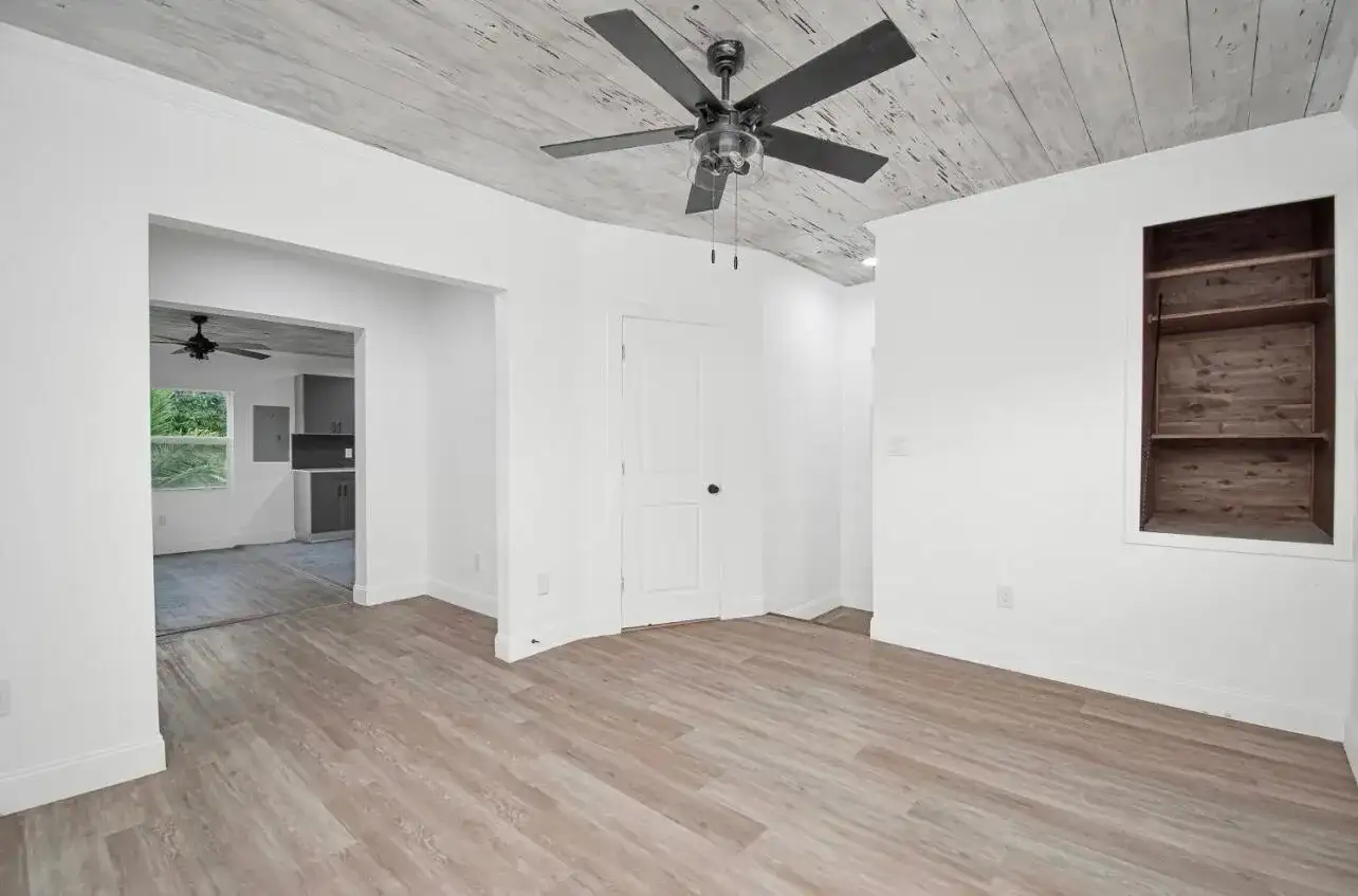 318 N E Street, FL 33460 photo 5