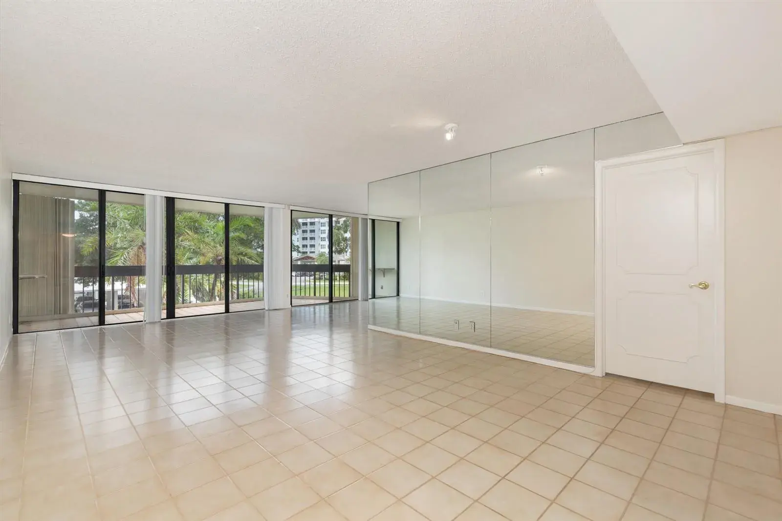 2000 Presidential Way # 206, West Palm Beach FL 33401