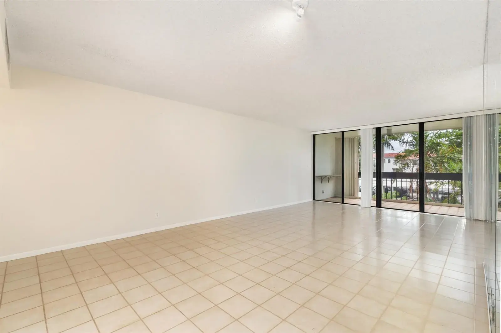 2000 Presidential Way # 206, West Palm Beach FL 33401