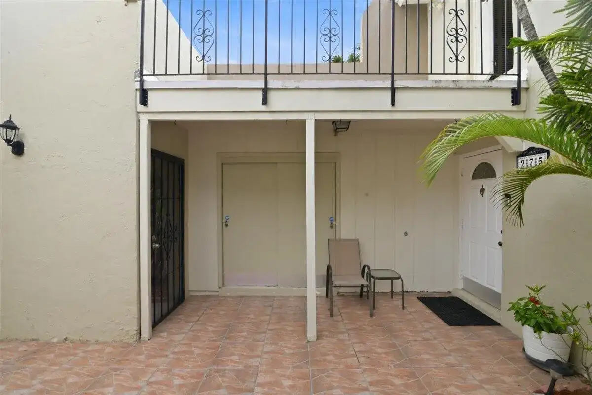 275 Jacaranda Drive, Plantation FL 33324 photo 4