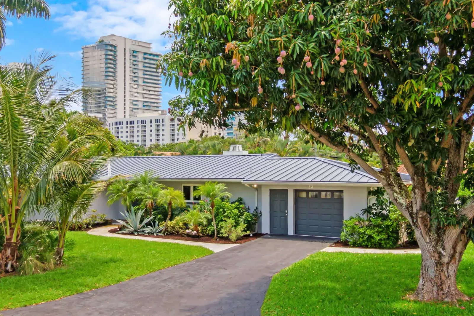 3240 Lakeview Drive, Pompano Beach FL 33062