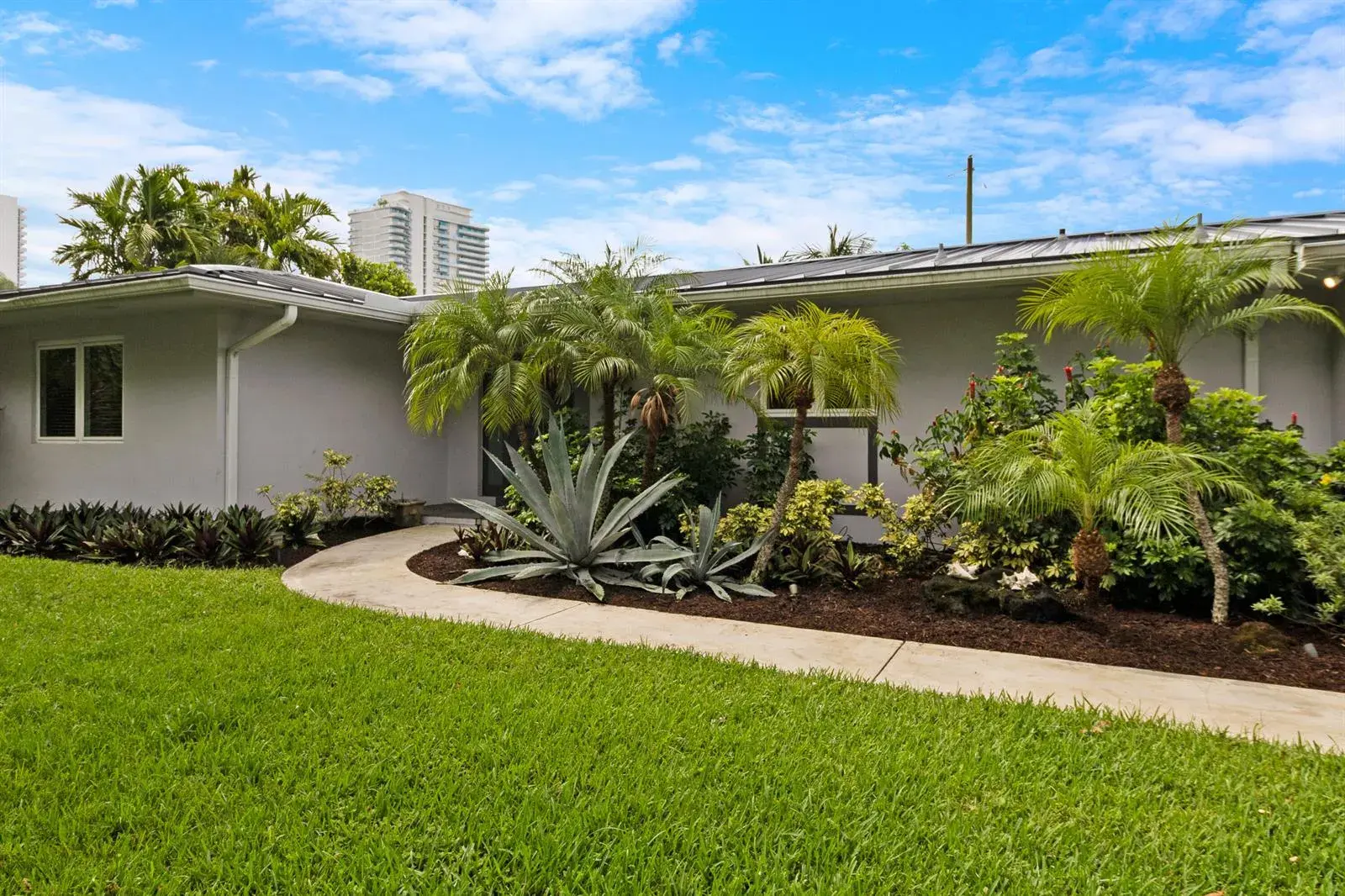 3240 Lakeview Drive, Pompano Beach FL 33062