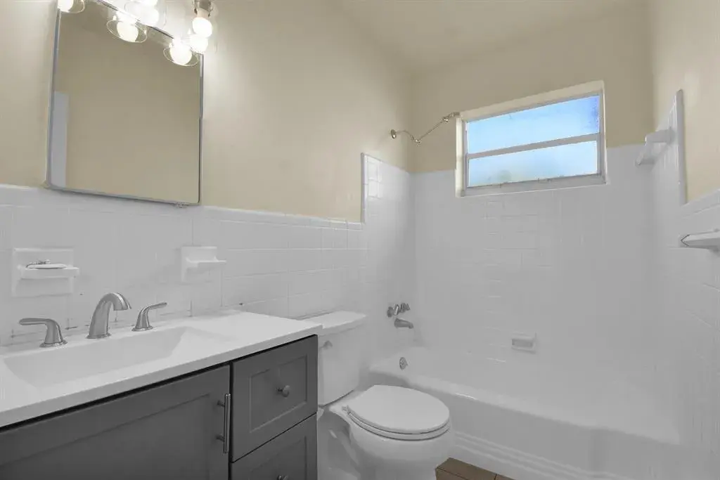 1116 S 17th Avenue S, Hollywood FL 33020
