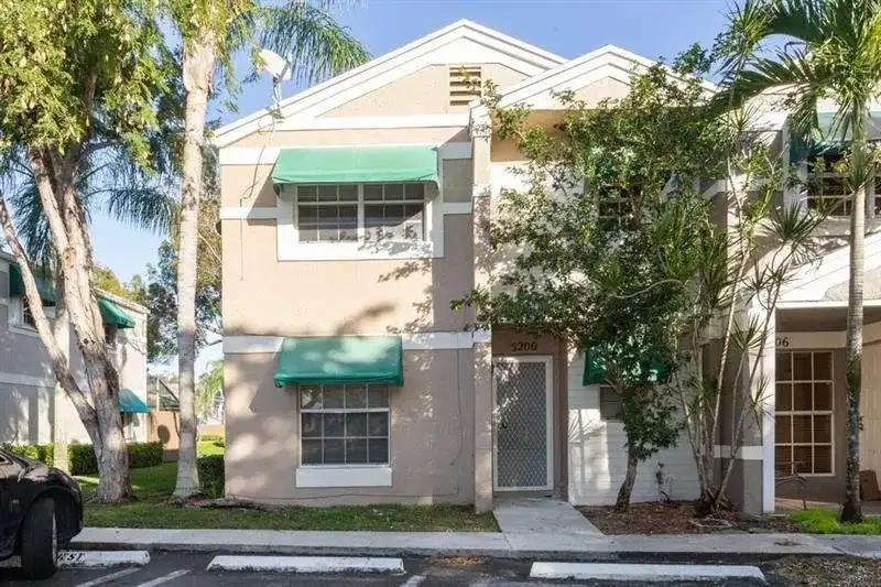 5200 Lake Loop Road, Cooper City FL 33330