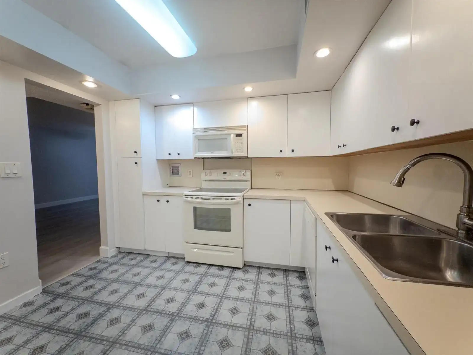 2800 N 46th # A502, Hollywood FL 33021