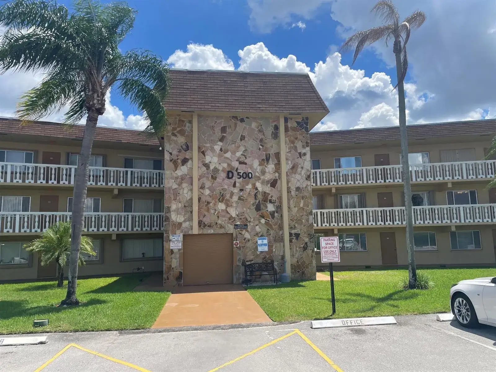 500 W Village Green Circle W # 212, Palm Springs FL 33461